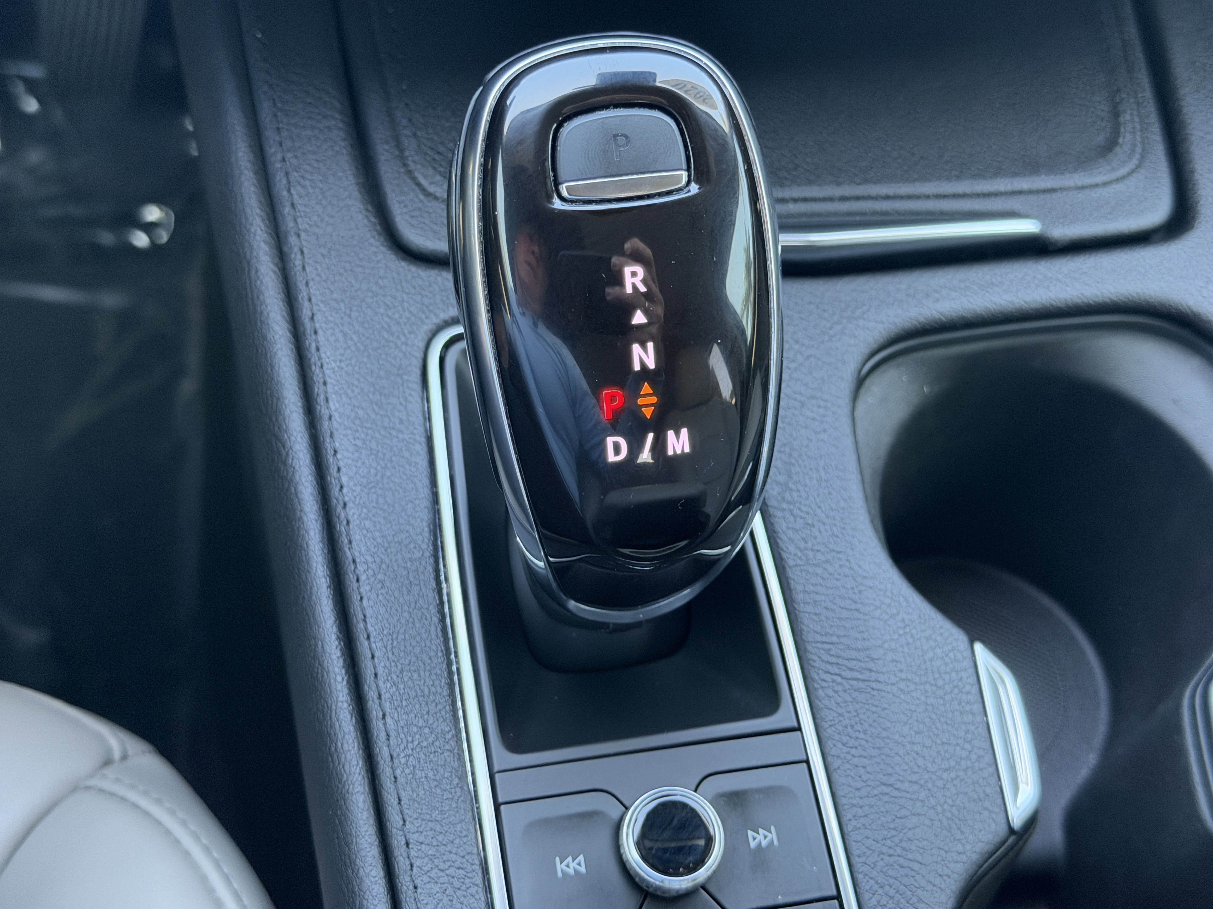 Used 2020 Cadillac XT4 Premium Luxury FWD image 25