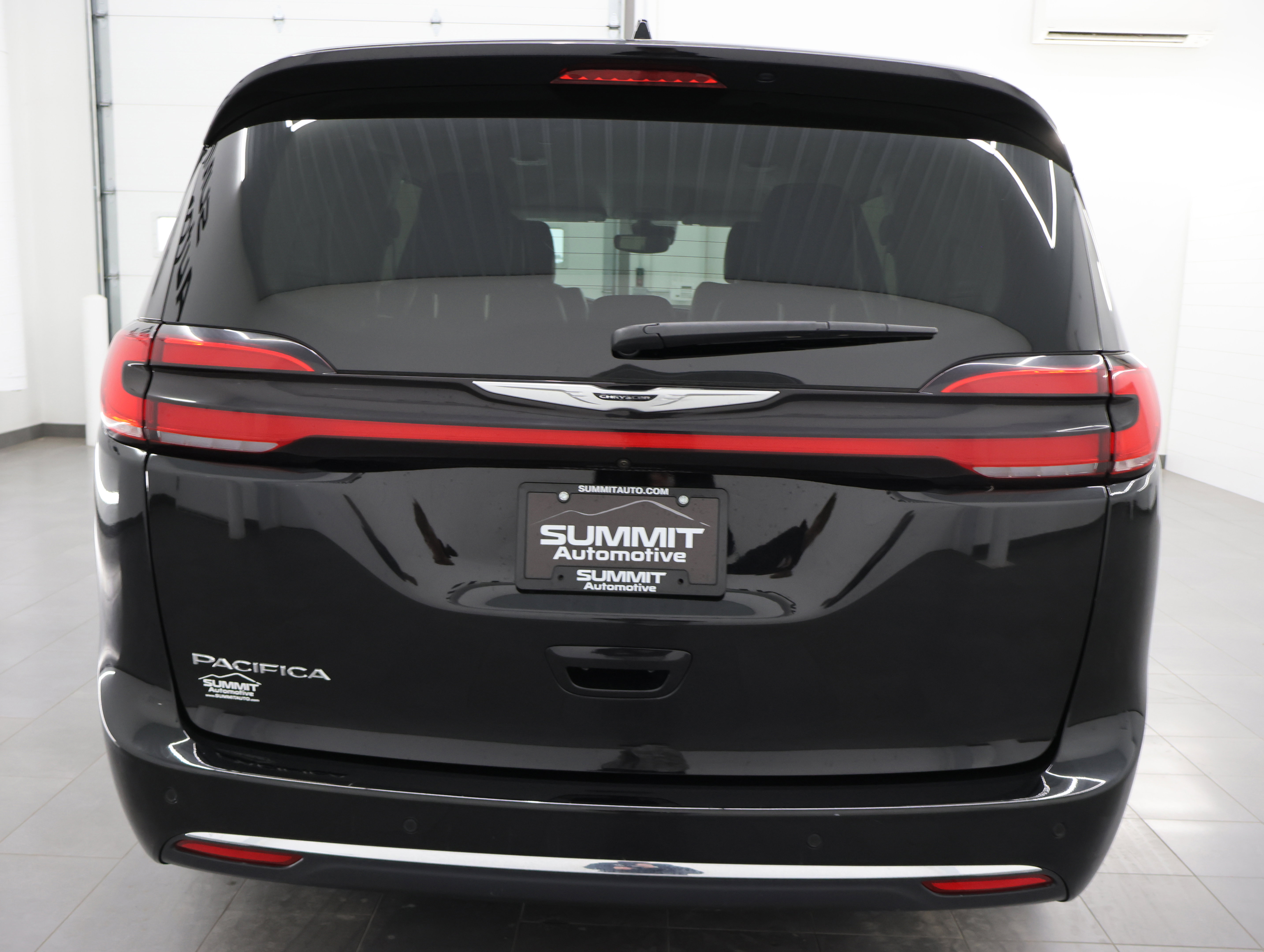 Used 2024 Chrysler Pacifica Touring-L FWD image 26