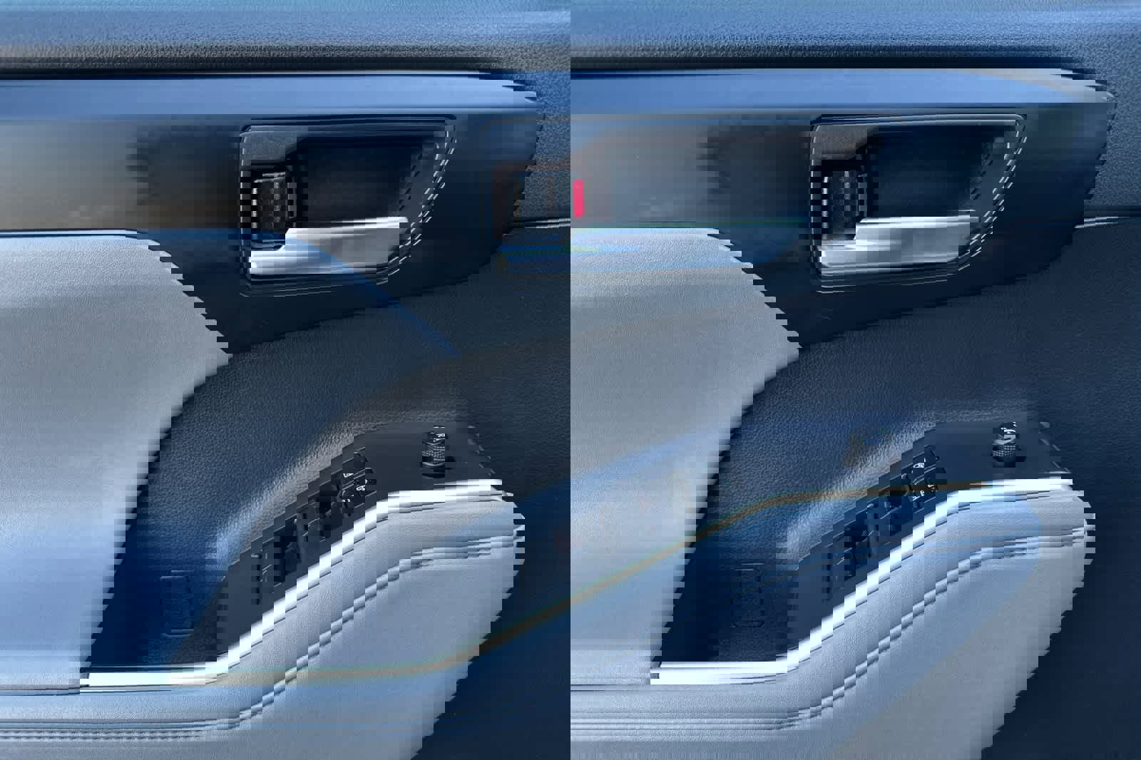 Used 2023 Toyota Highlander XLE image 12