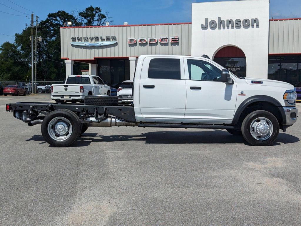 Used 2023 RAM 5500 Tradesman w/ Chrome Appearance Group image 2