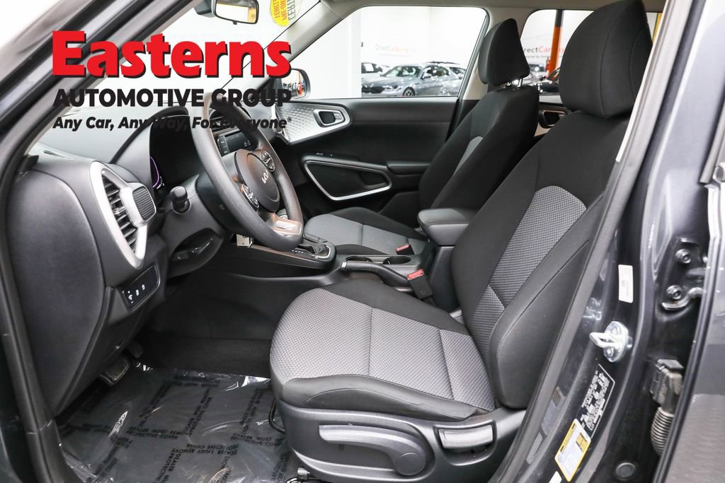 Used 2023 Kia Soul LX w/ LX Technology Package image 14