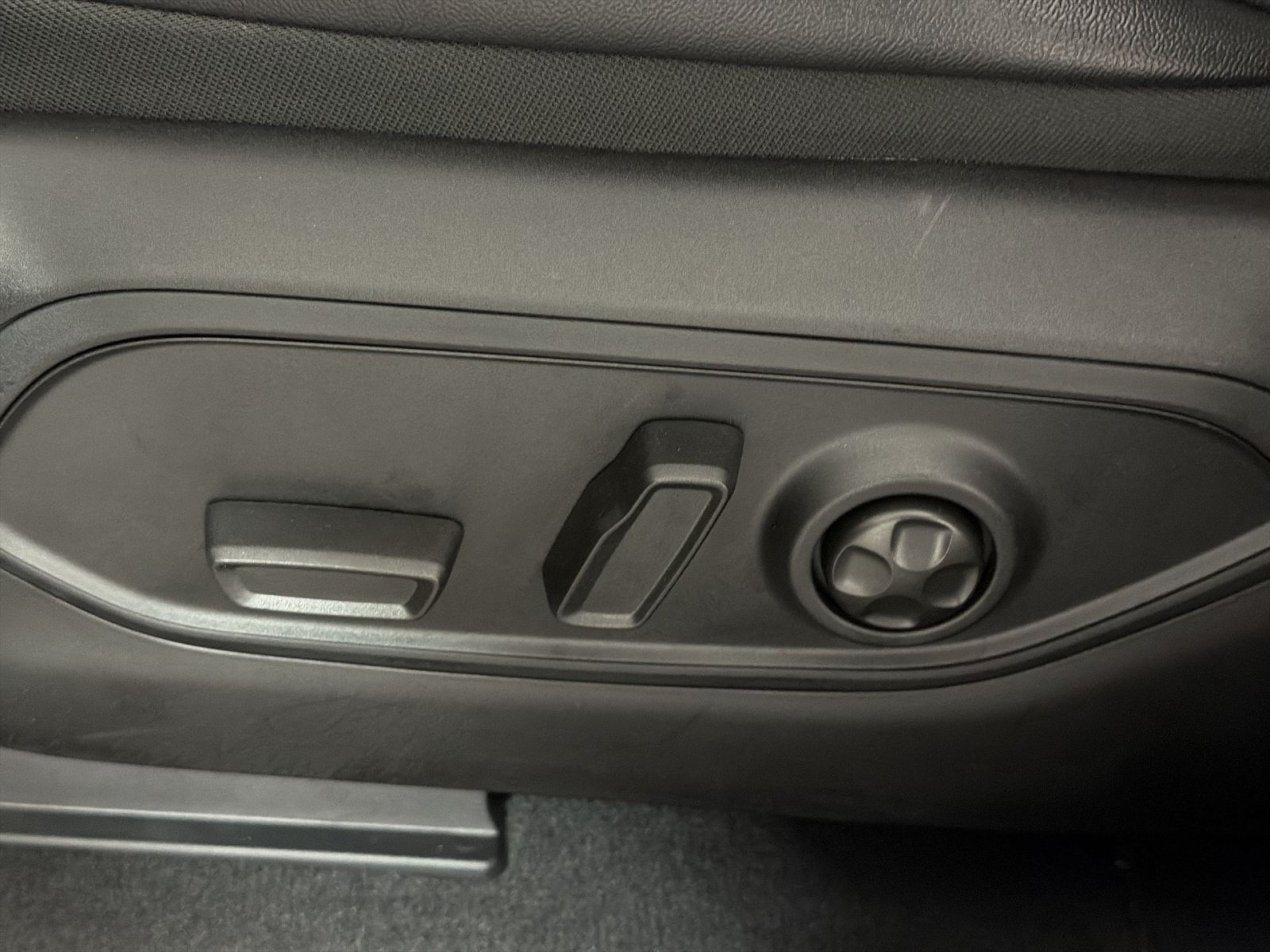 Used 2025 Jeep Grand Cherokee 4WD image 14