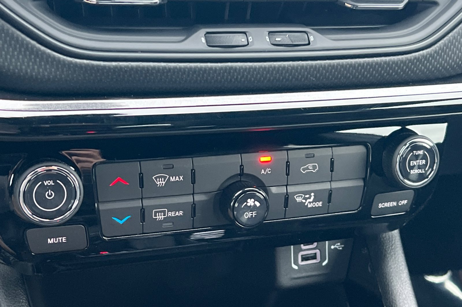 New 2026 Jeep Compass Latitude image 18