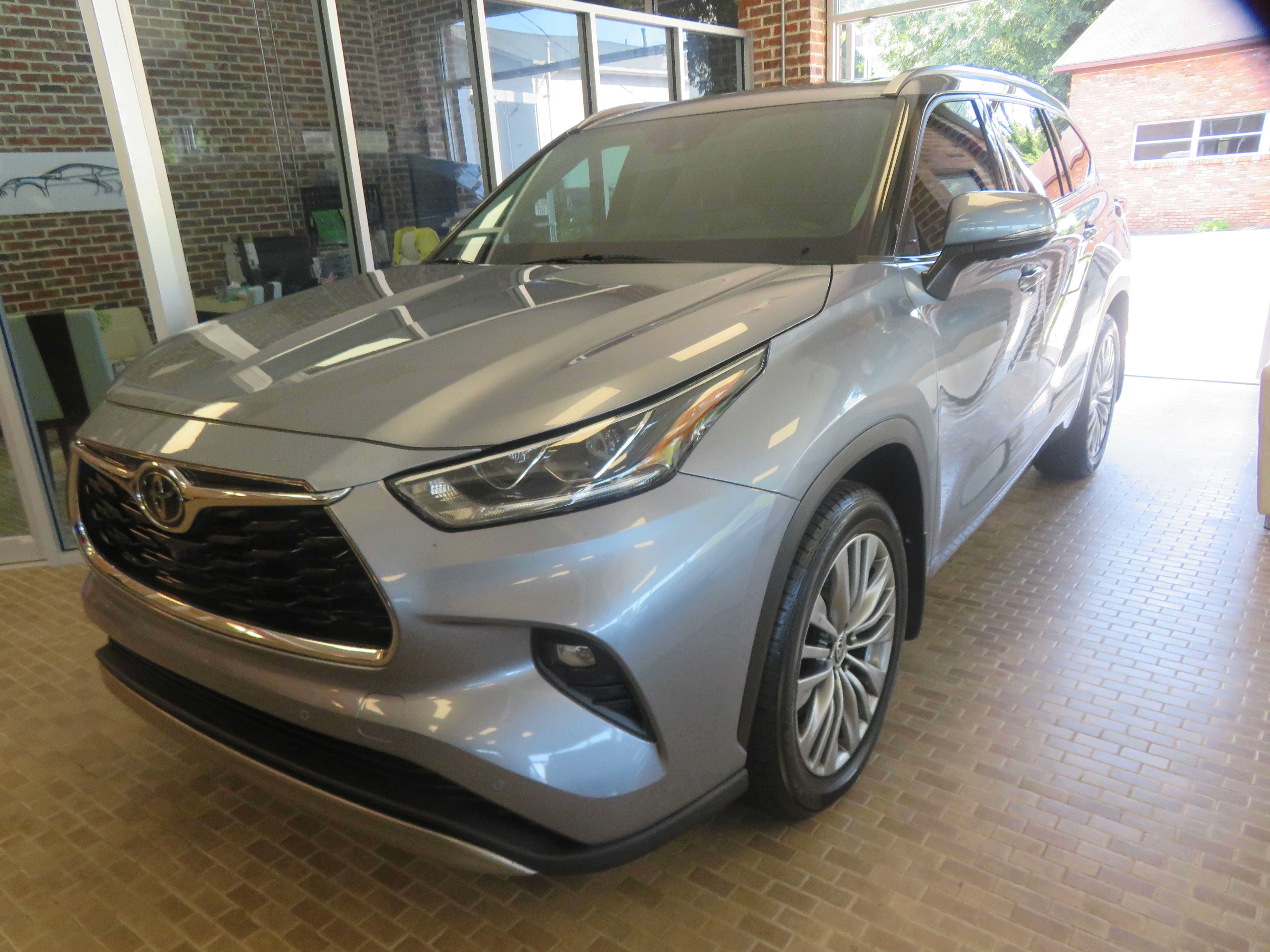 Used 2021 Toyota Highlander Platinum FWD image 94