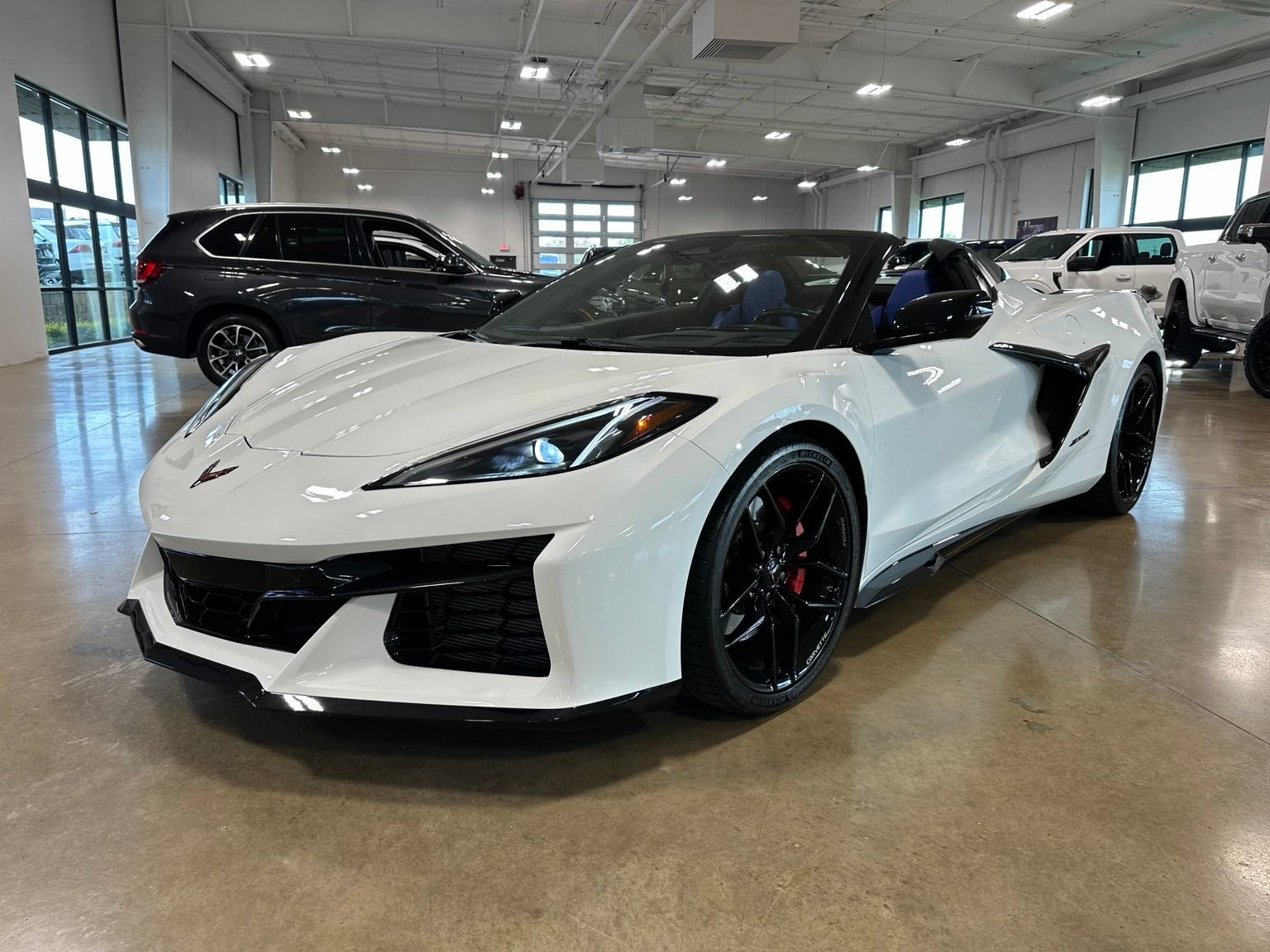 Used 2026 Chevrolet Corvette Z06 w/ Stealth Interior Trim Package RWD image 3
