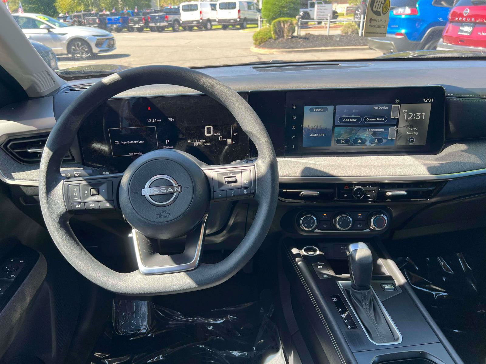 Used 2025 Nissan Kicks SV AWD/4WD image 15