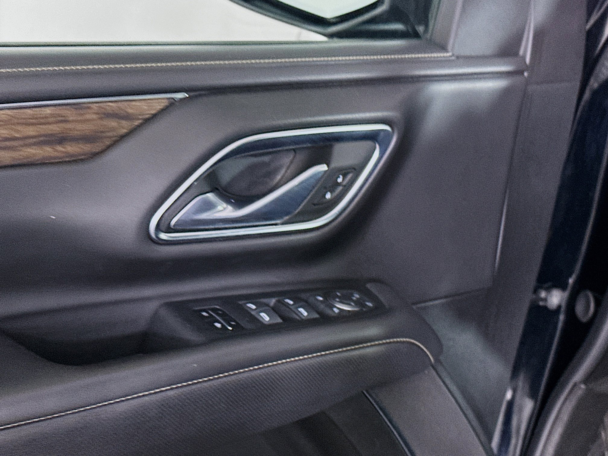 Used 2024 Chevrolet Suburban Premier image 15