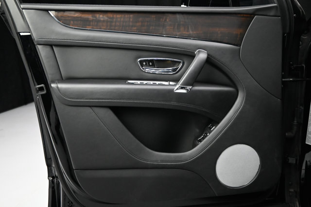 Used 2019 Bentley Bentayga AWD/4WD image 48