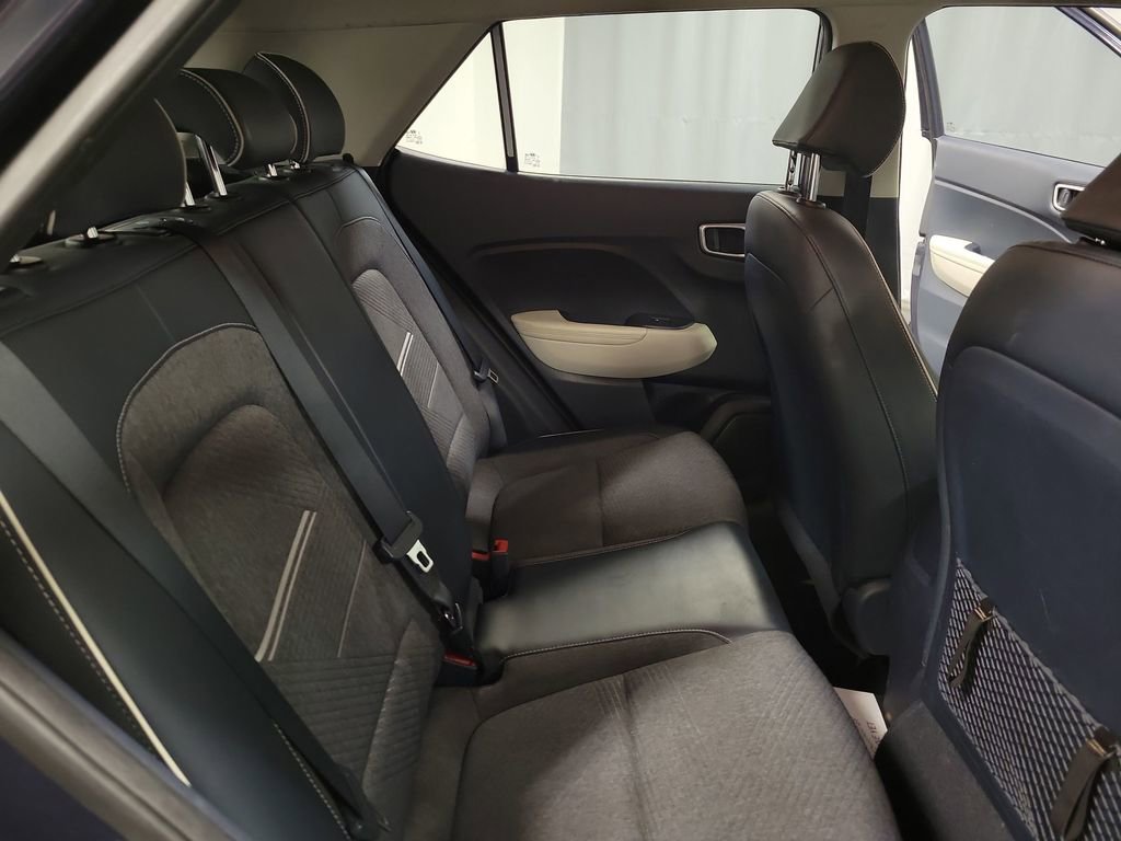 Used 2023 Hyundai Venue Limited image 22