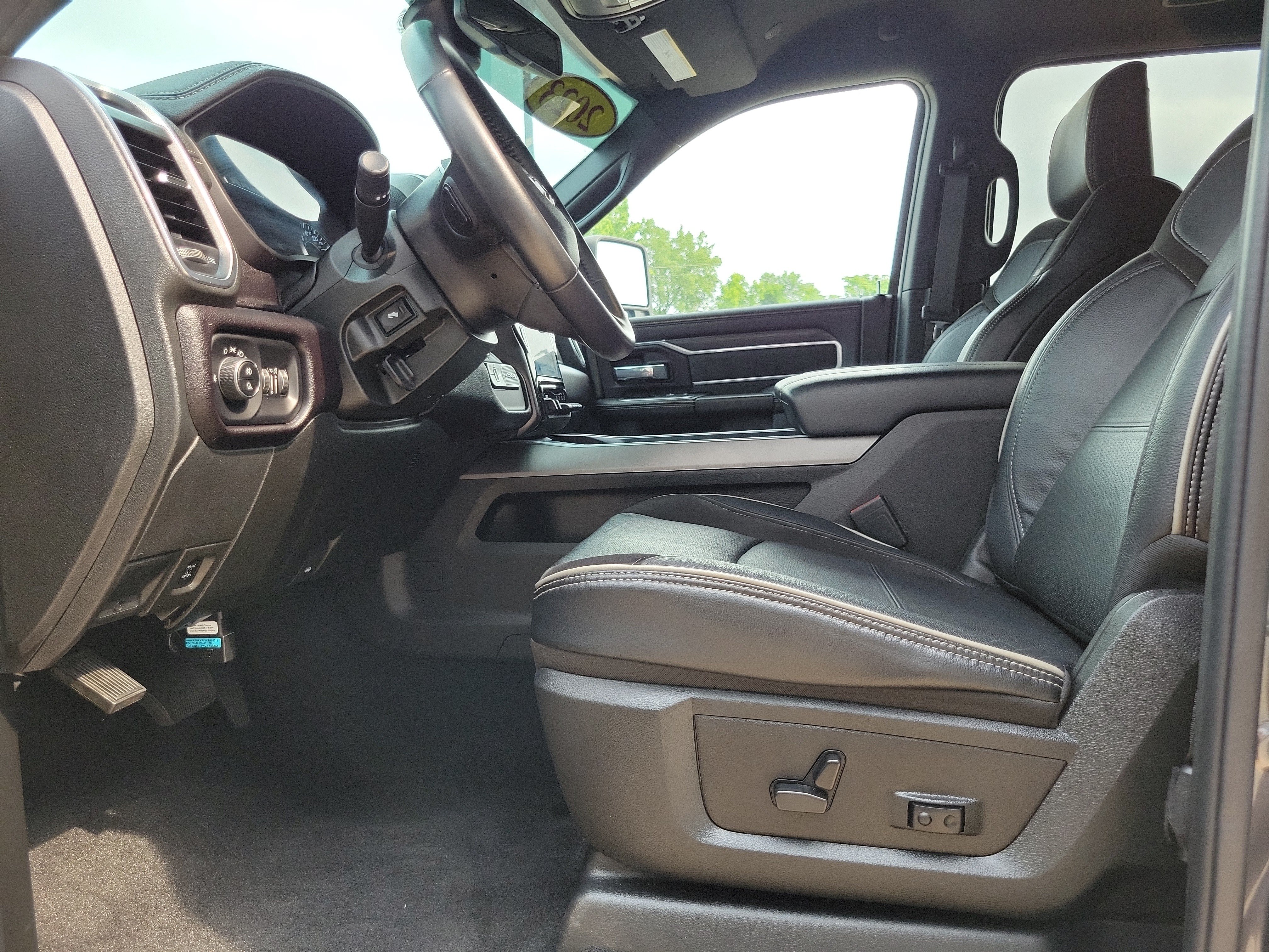 Used 2023 RAM 2500 Laramie w/ Night Edition AWD/4WD image 7