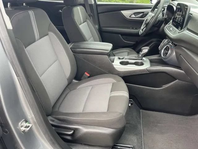 Used 2025 Chevrolet Blazer LT FWD image 24