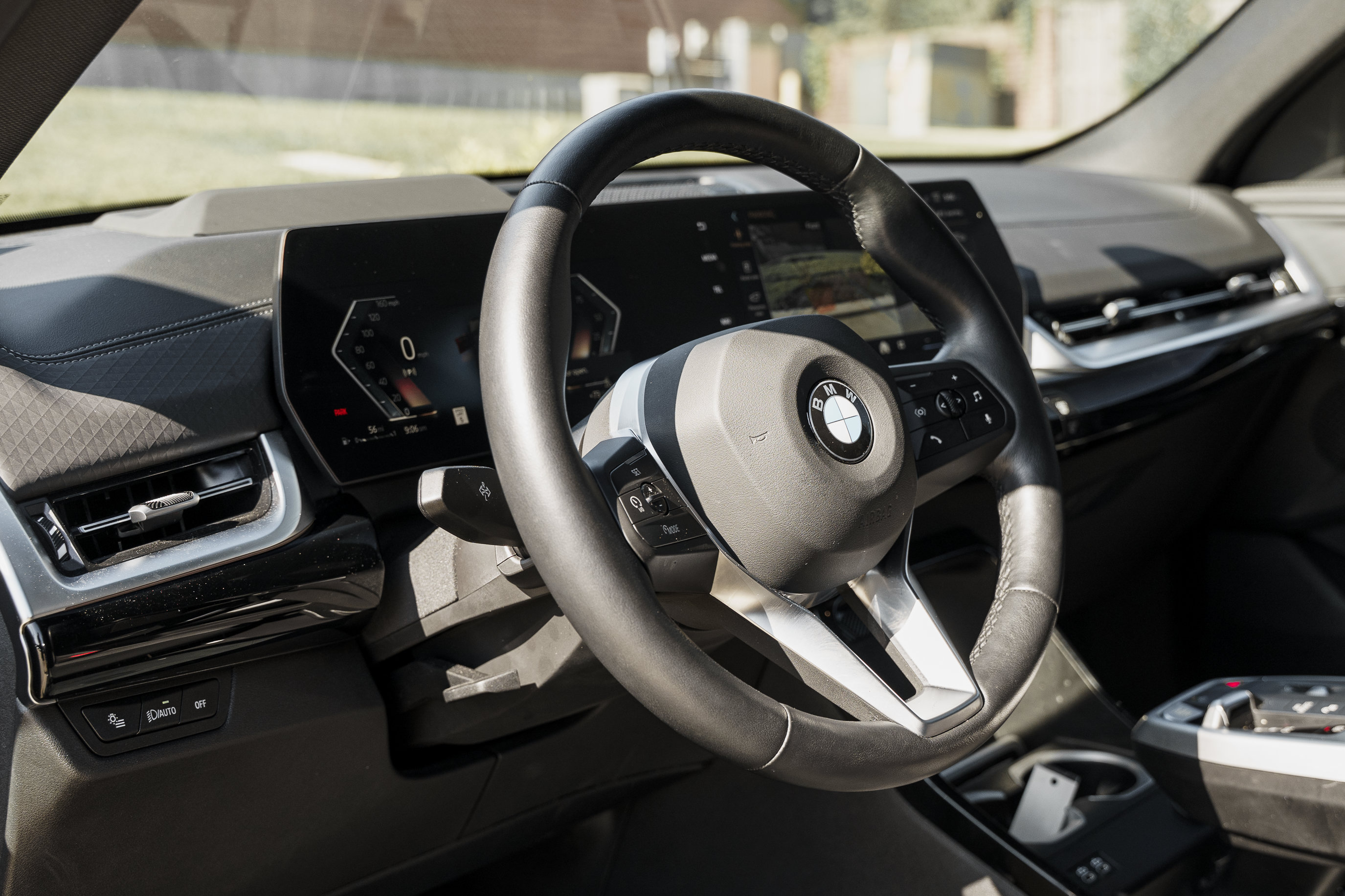 Used 2025 BMW X2 xDrive28i AWD/4WD image 9