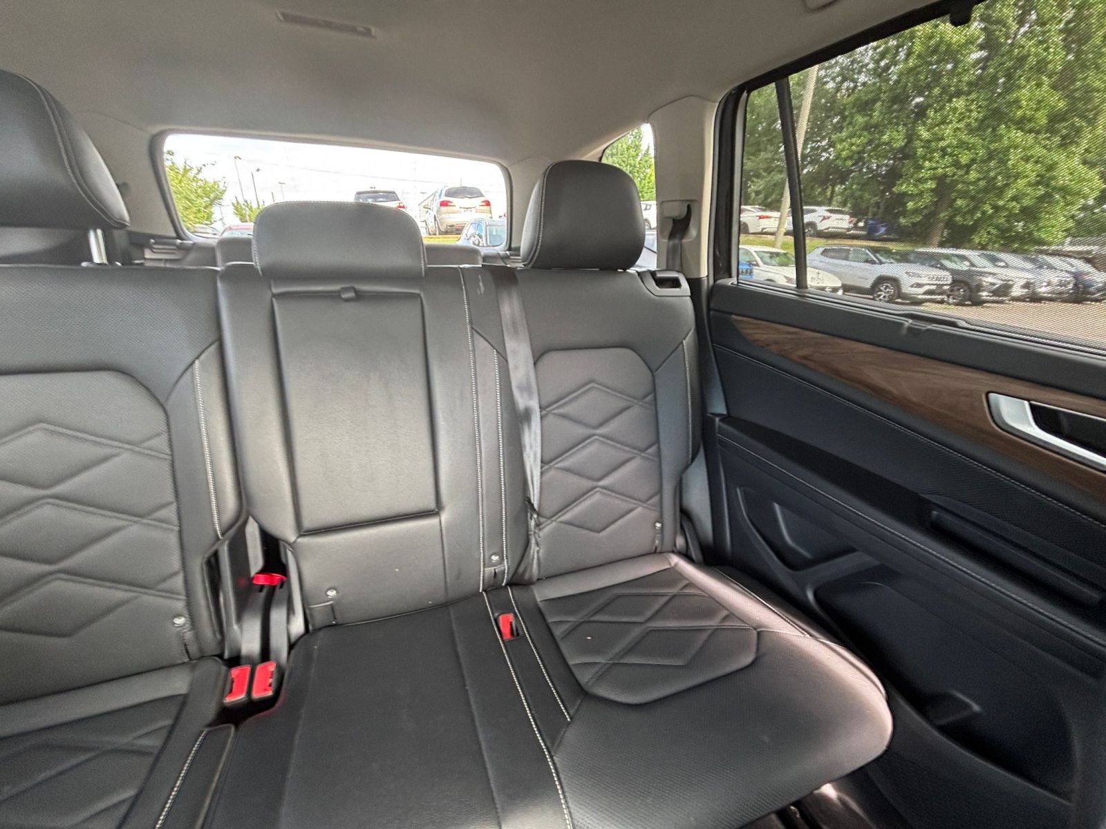 Used 2025 Volkswagen Atlas SE AWD/4WD image 39