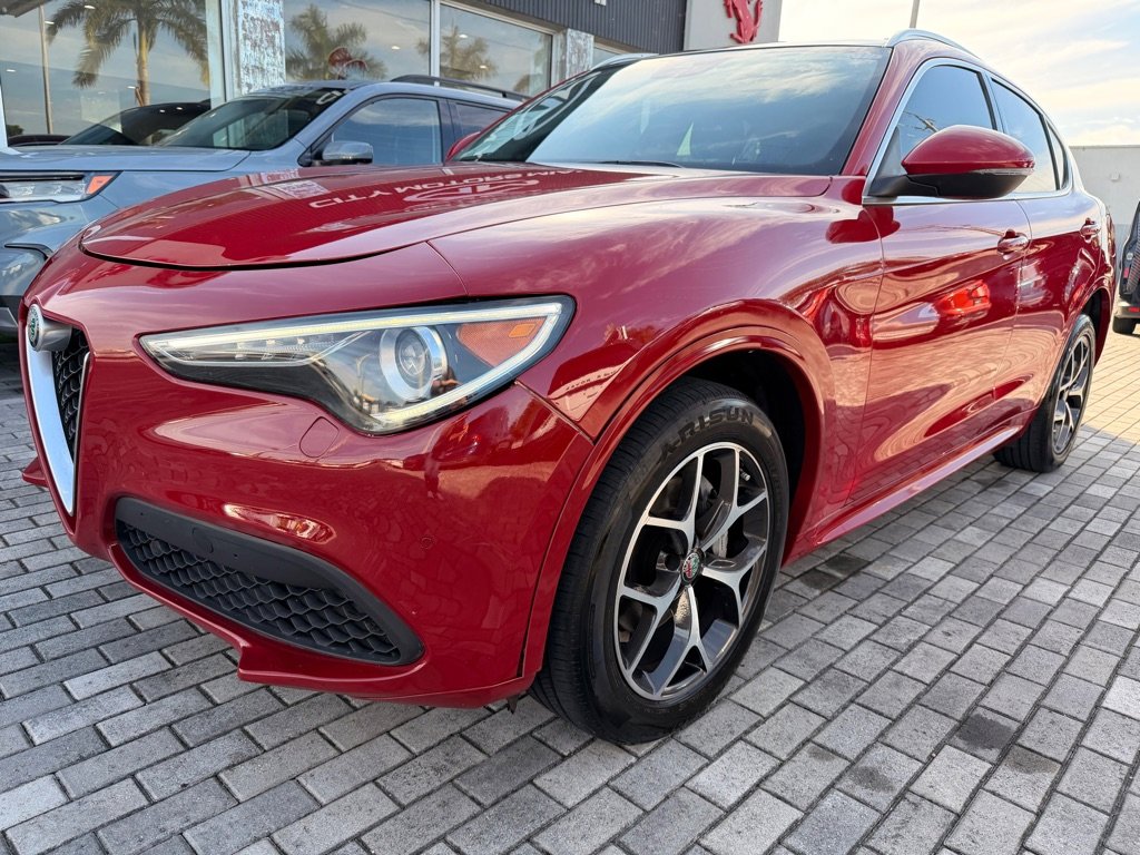 Used 2021 Alfa Romeo Stelvio Ti image 3