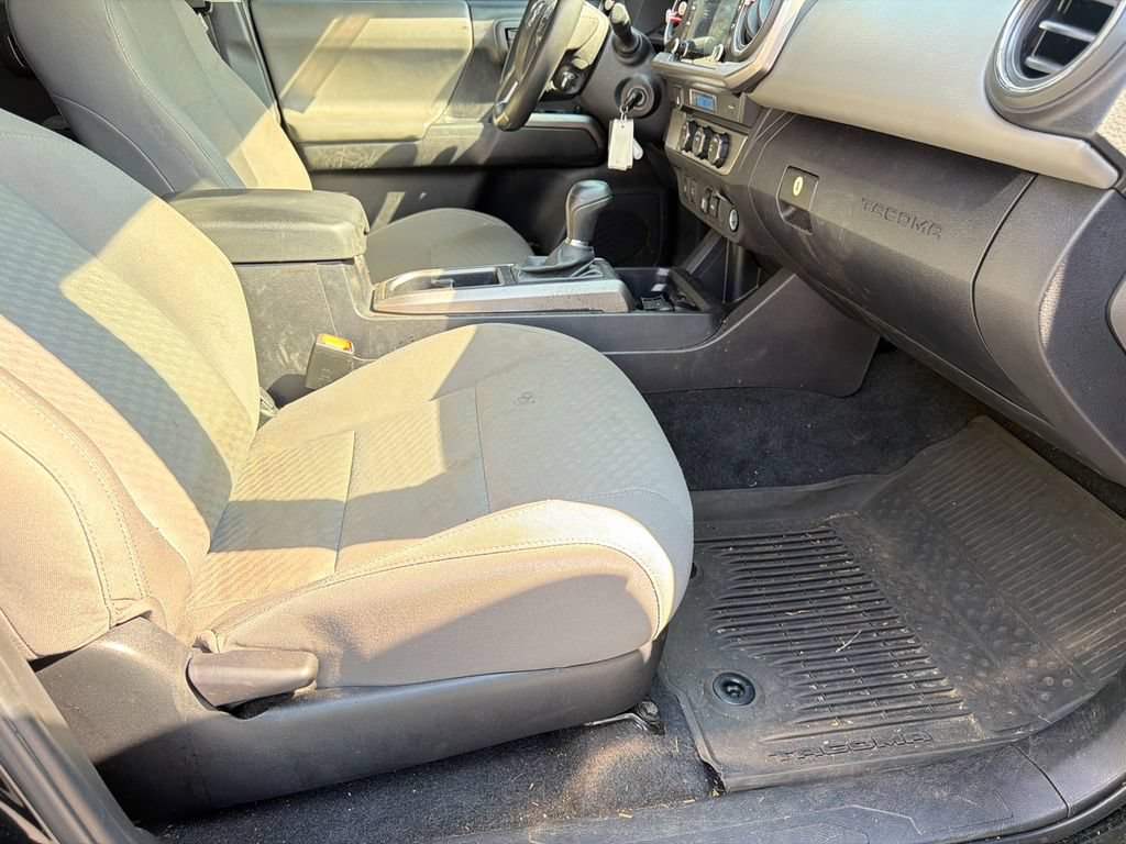 Used 2022 Toyota Tacoma SR5 w/ Technology Package RWD image 17