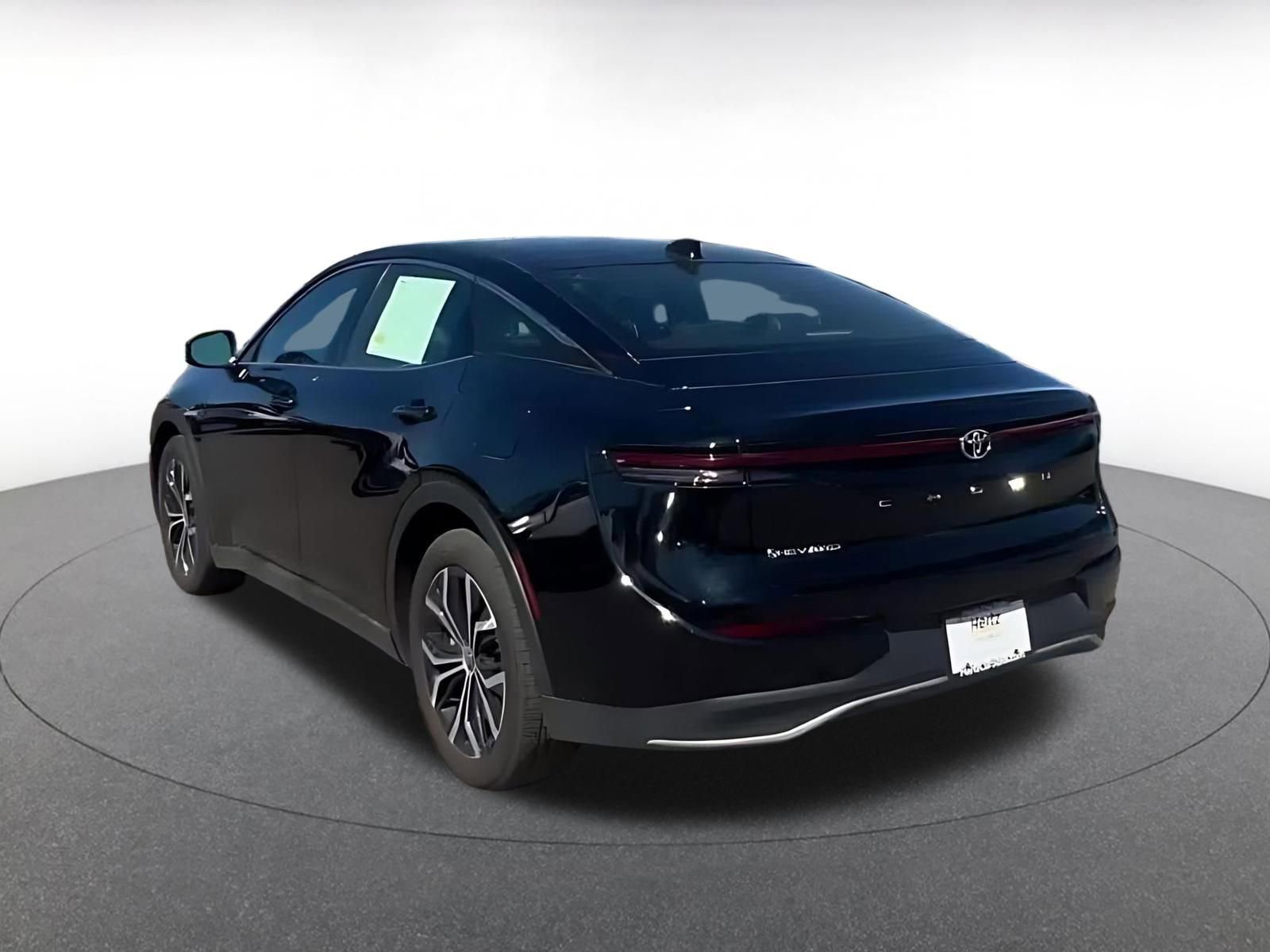 Used 2025 Toyota Crown XLE image 4