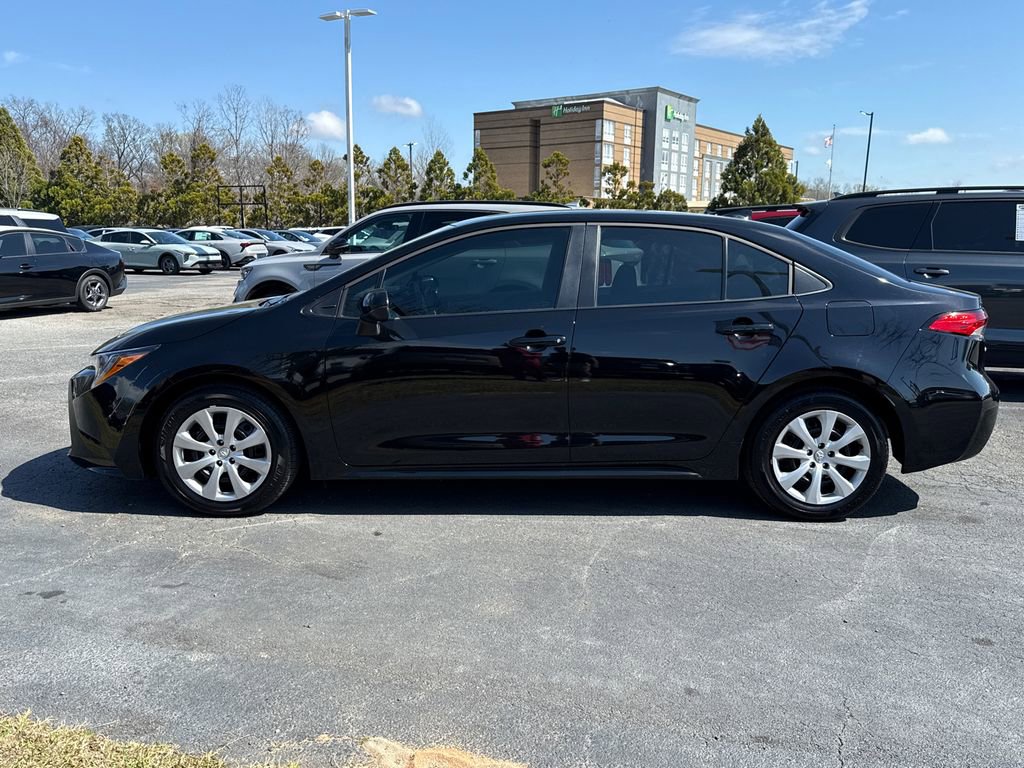 Used 2025 Toyota Corolla LE image 4