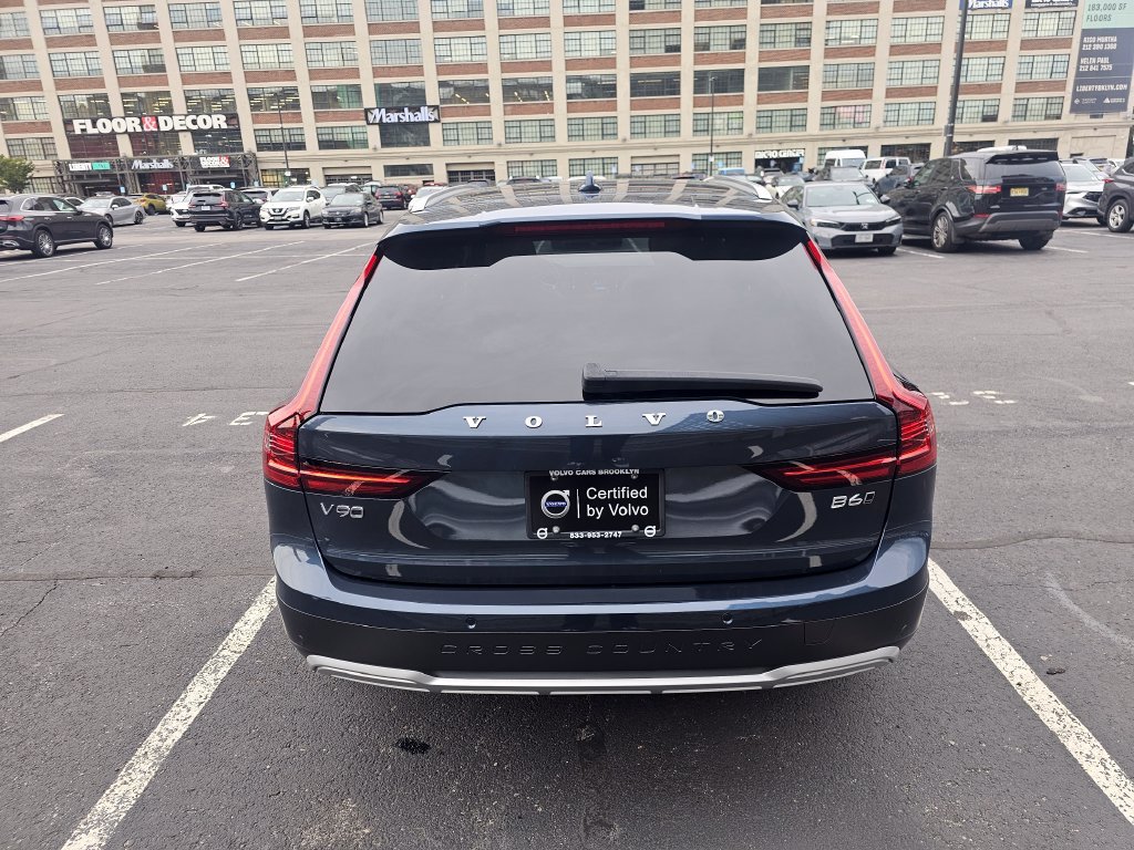 Used 2025 Volvo V90 B6 Cross Country Ultra AWD/4WD image 8