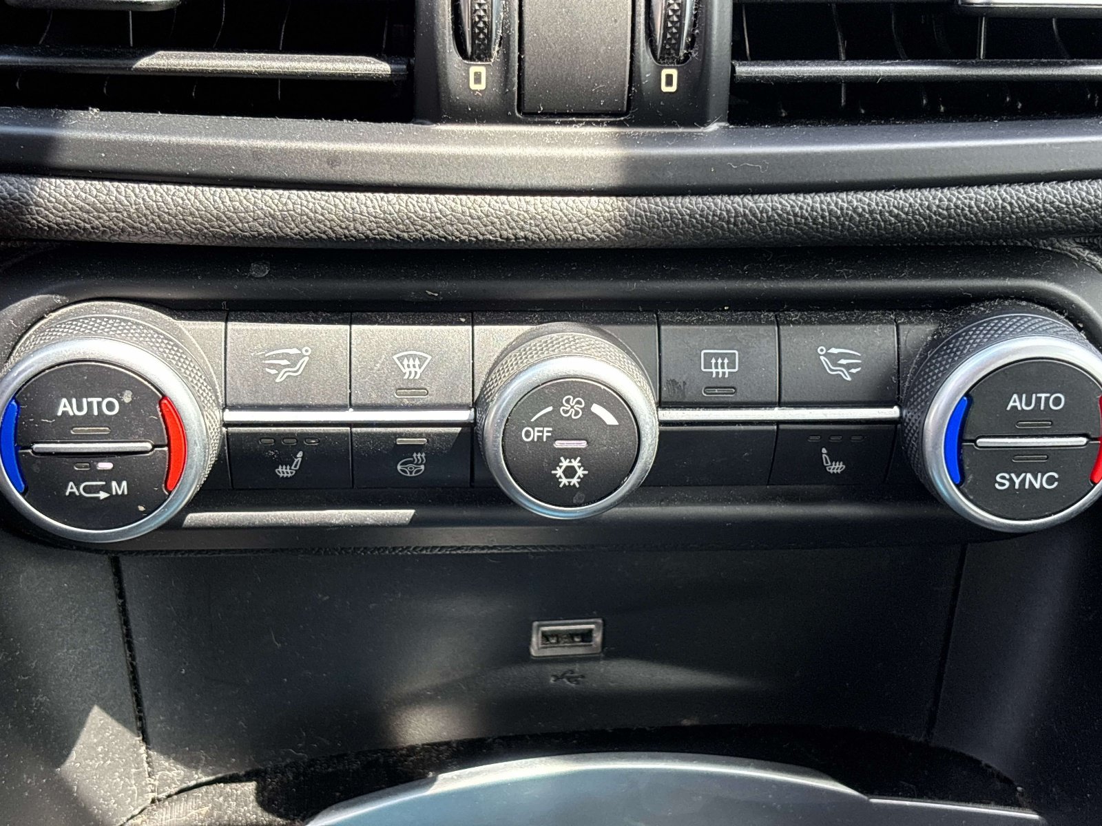 Used 2017 Alfa Romeo Giulia AWD w/ Cold Weather Package image 19