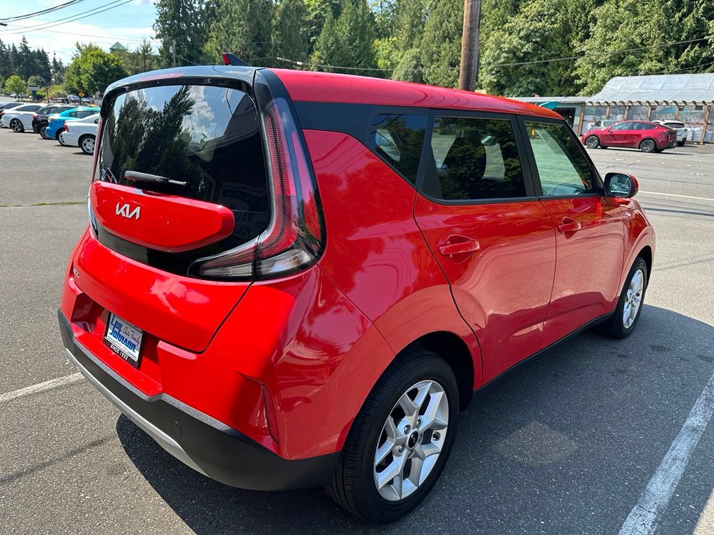 Used 2023 Kia Soul LX w/ LX Technology Package FWD image 5