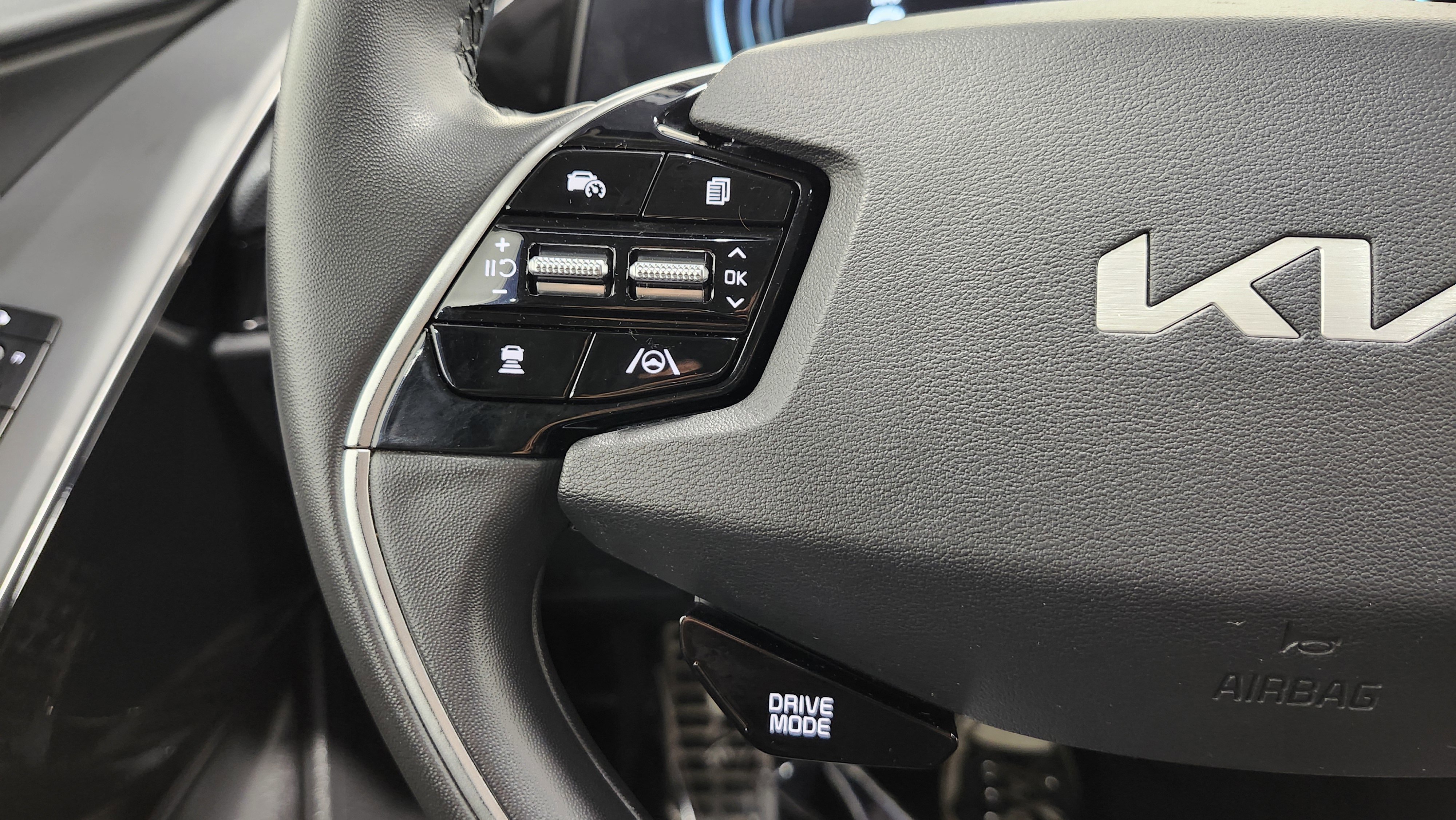 Used 2023 Kia Niro EX Touring image 34