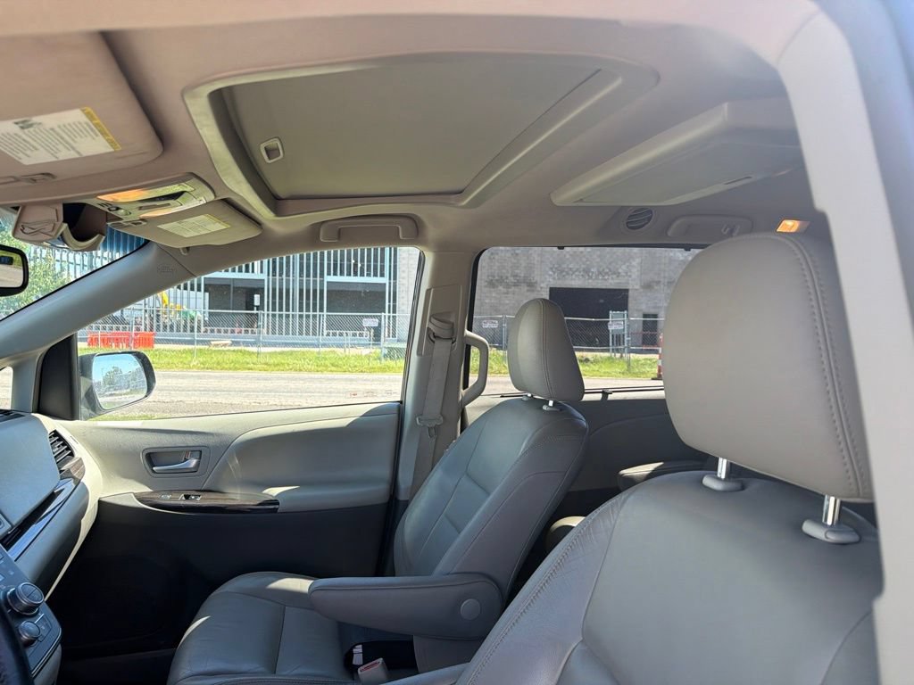 Used 2016 Toyota Sienna XLE Premium AWD/4WD image 7