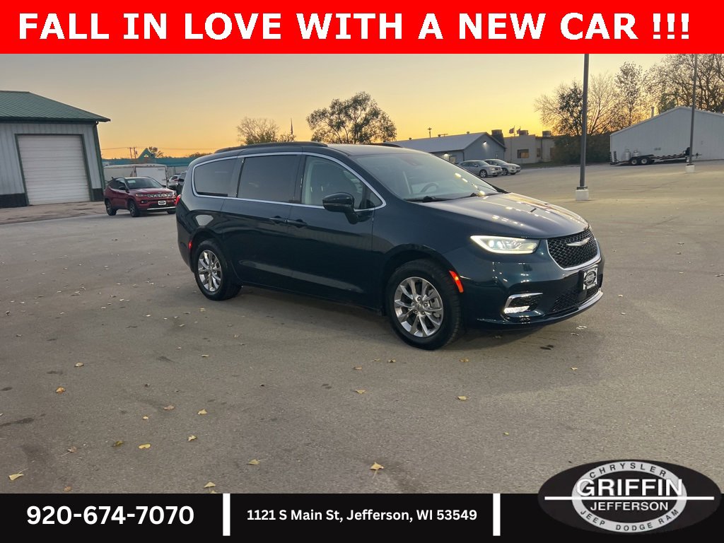 Used 2022 Chrysler Pacifica Touring-L image 7