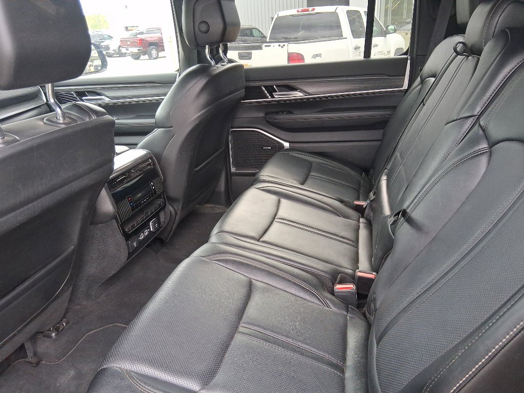 Used 2024 Jeep Wagoneer L Series II image 7