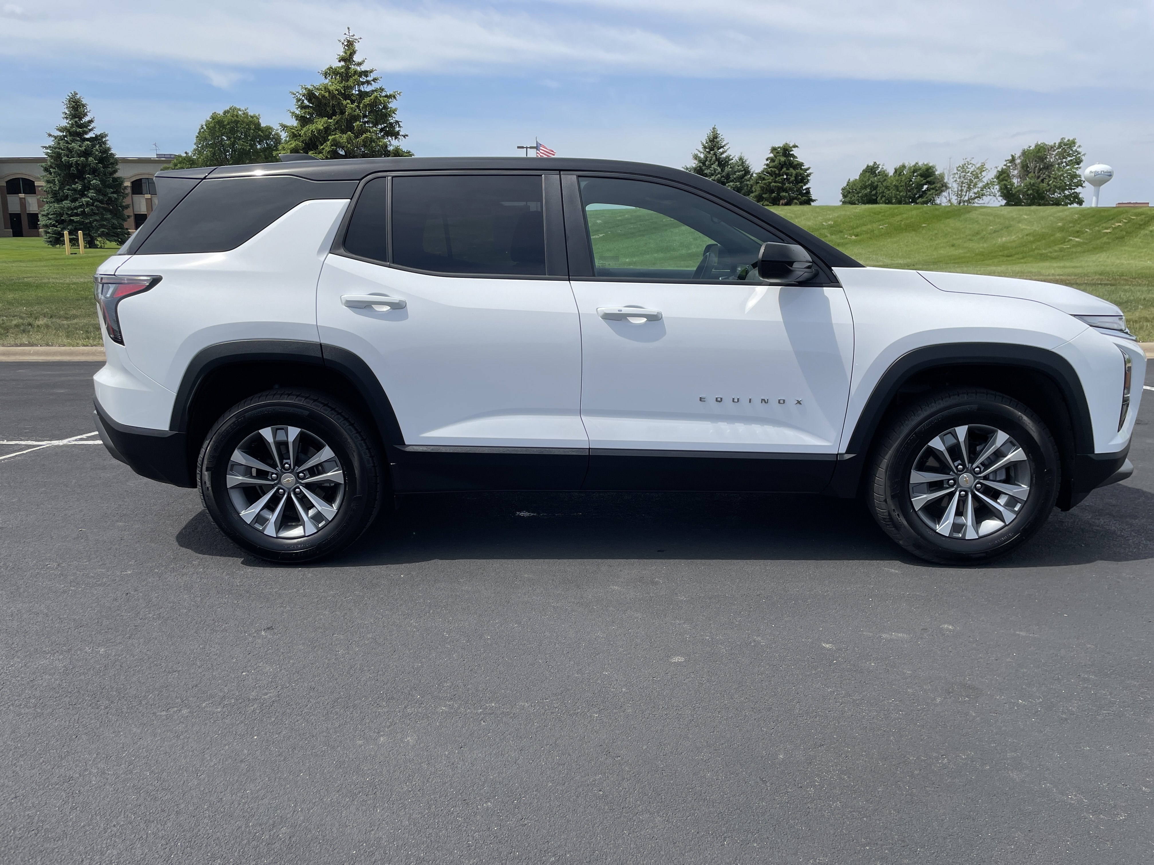 Used 2025 Chevrolet Equinox LT AWD/4WD image 6