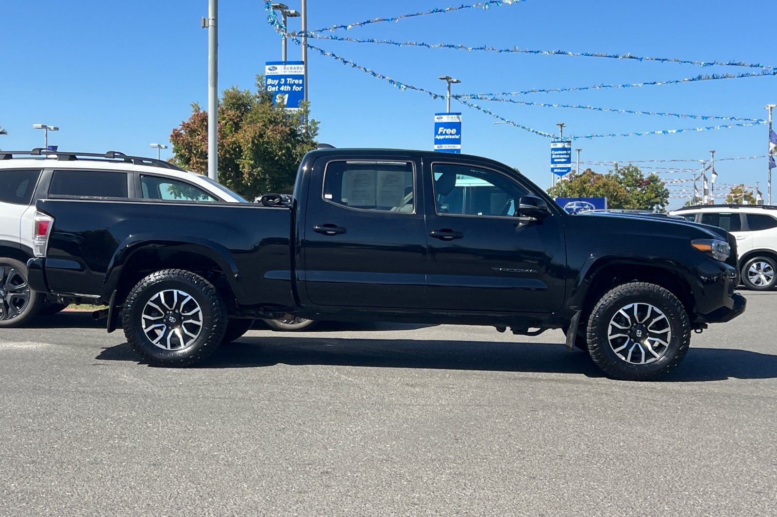 Used 2023 Toyota Tacoma TRD Sport w/ TRD Premium Sport Package AWD/4WD image 3