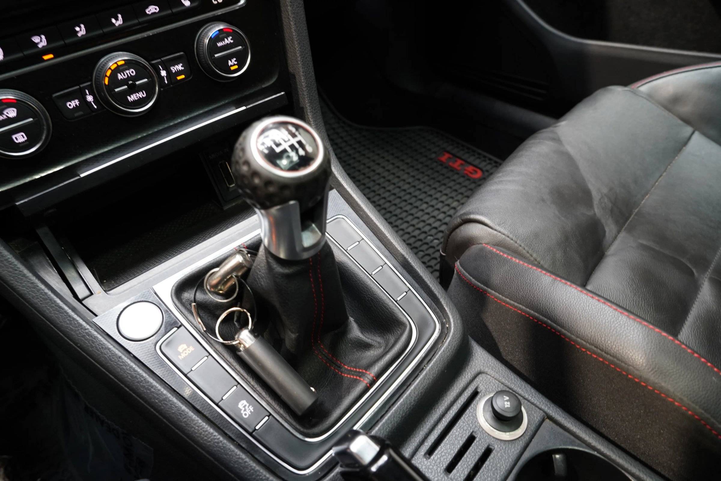 Used 2015 Volkswagen GTI Autobahn w/ Lighting Package (SEL) FWD image 55