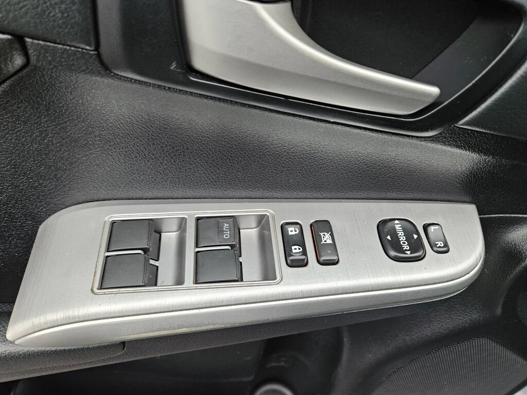 Used 2012 Toyota Camry SE w/ Leather Pkg FWD image 17