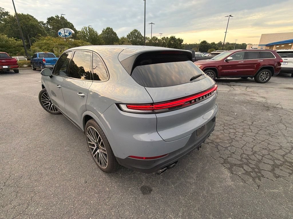 Used 2025 Porsche Cayenne AWD/4WD image 28