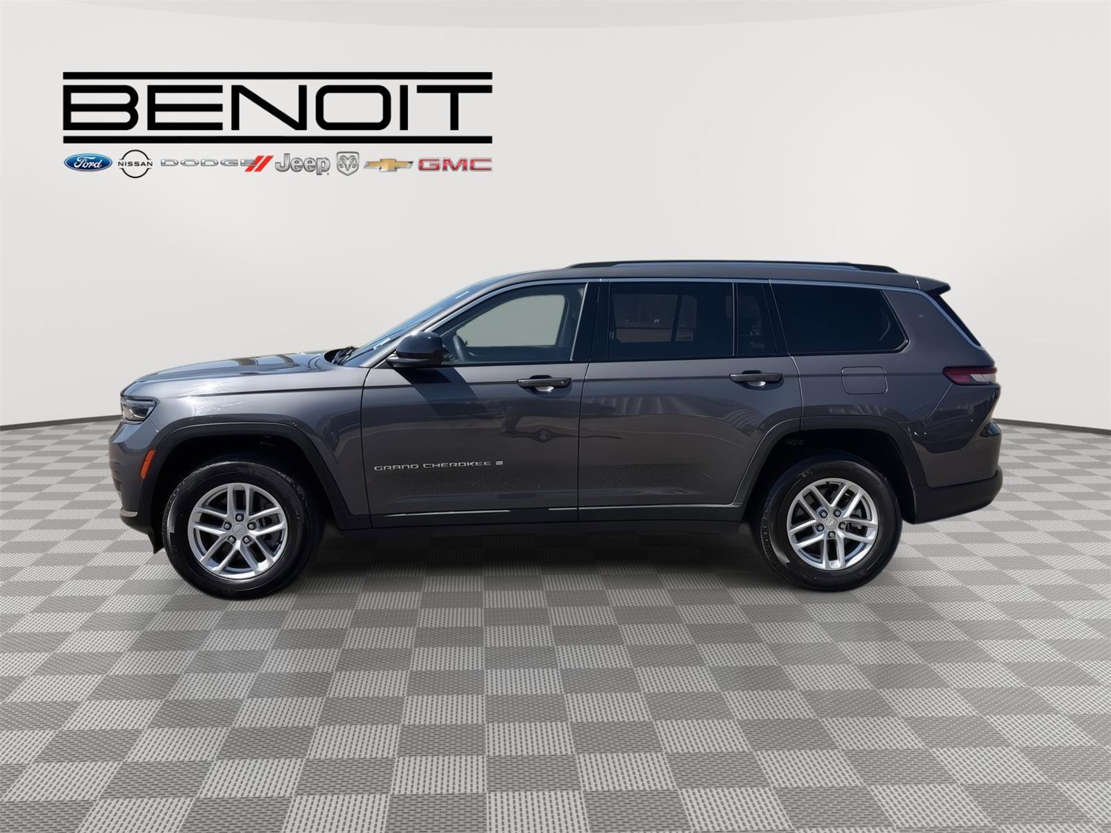 Used 2023 Jeep Grand Cherokee L Laredo w/ Luxury Tech Group I image 2