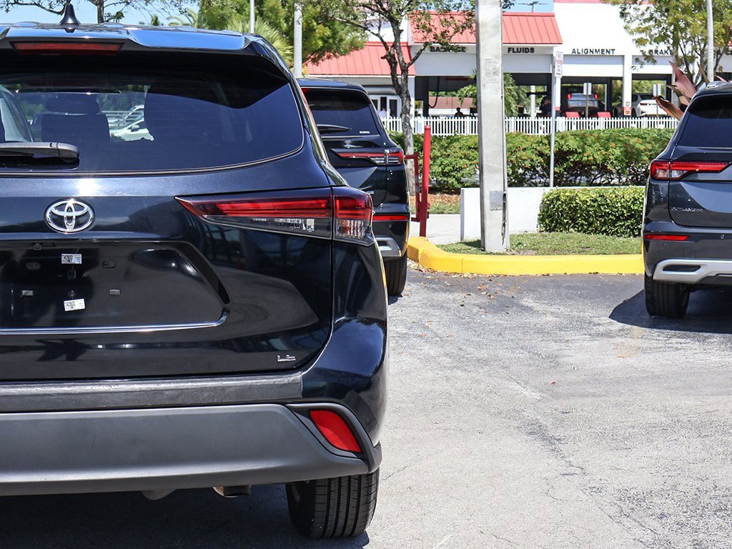 Used 2024 Toyota Highlander LE image 14