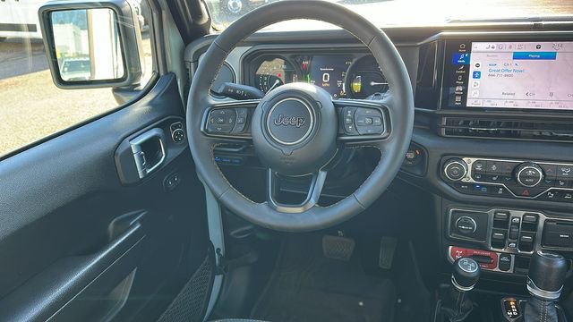 Used 2024 Jeep Wrangler Unlimited image 25