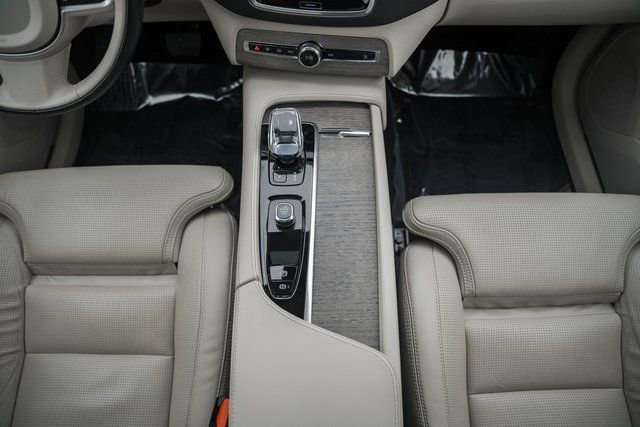Certified 2023 Volvo XC90 B6 Ultimate w/ Protection Package Premier image 27