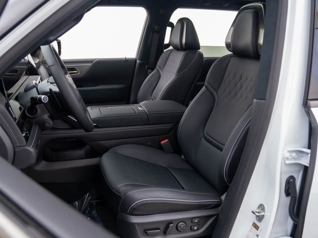 Certified 2026 INFINITI QX80 Autograph w/ Premium Cargo Package image 16