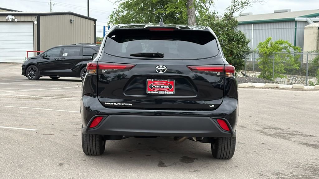 Certified 2025 Toyota Highlander LE image 7