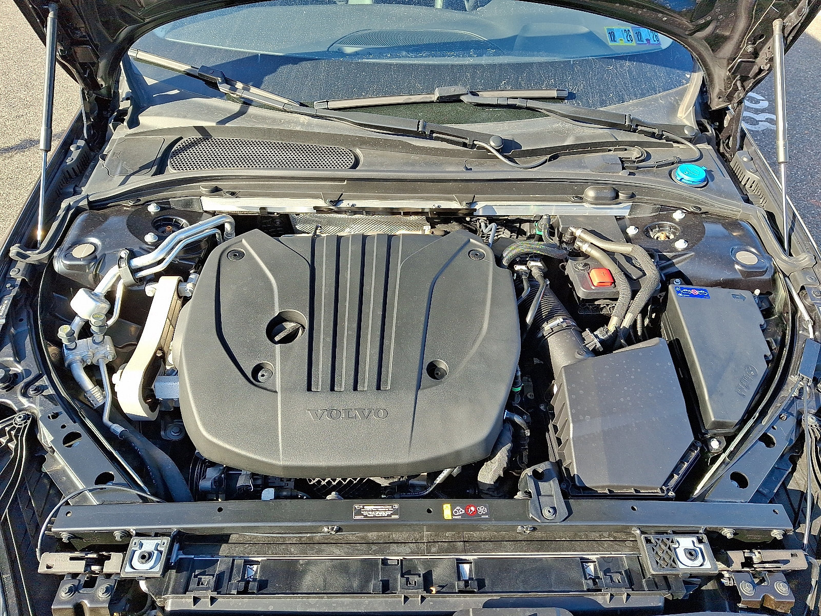 Used 2024 Volvo V60 B5 Cross Country Plus w/ Protection Package Premier image 28