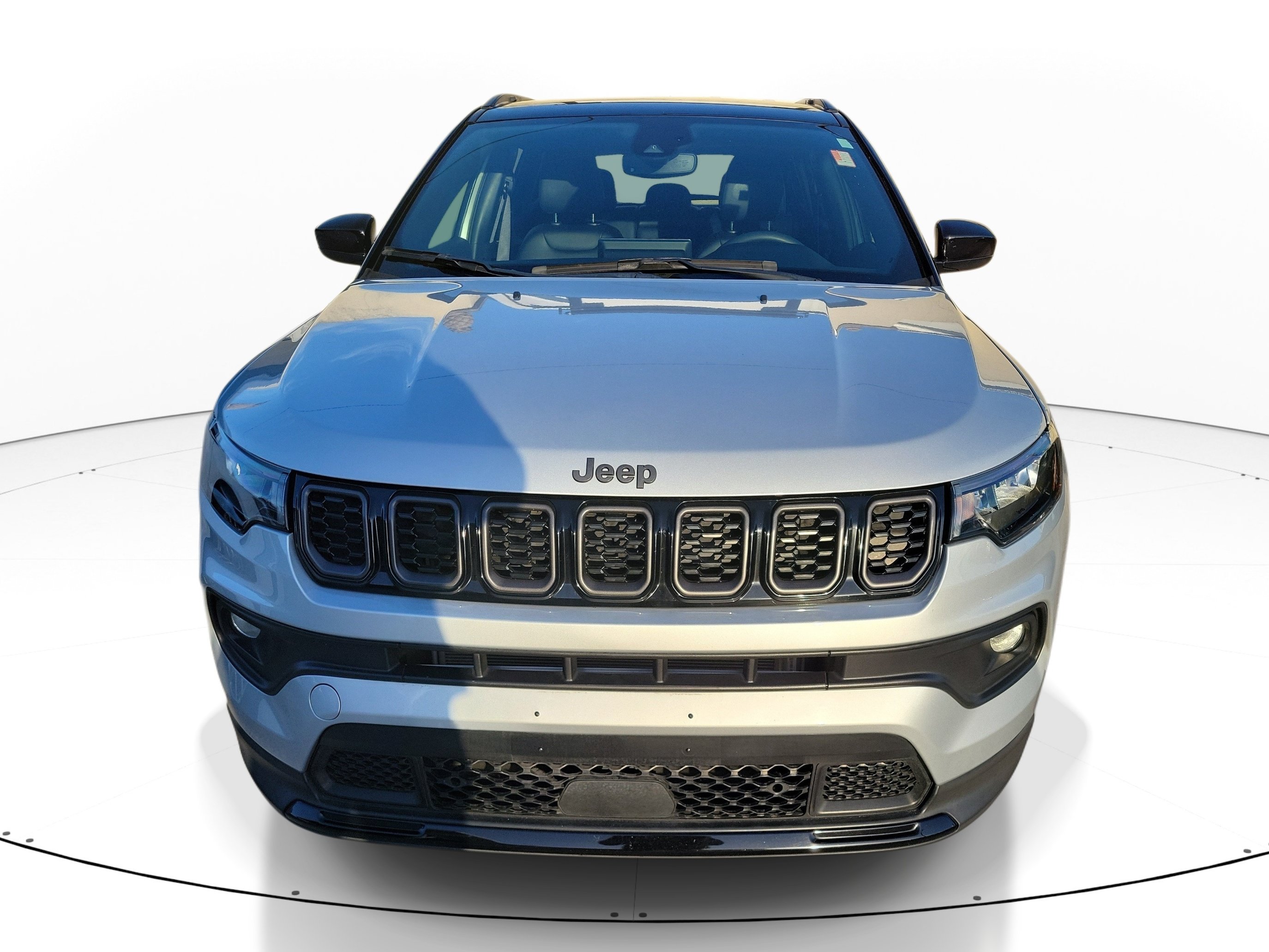 Used 2024 Jeep Compass Latitude w/ Convenience Group AWD/4WD image 2