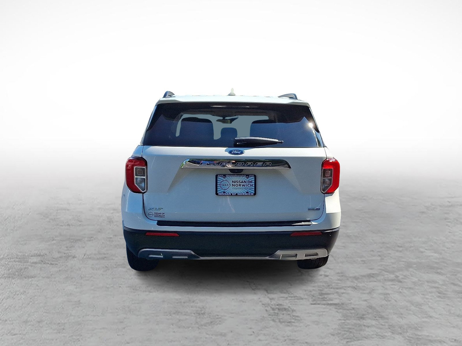 Used 2020 Ford Explorer XLT w/ Equipment Group 202A image 5