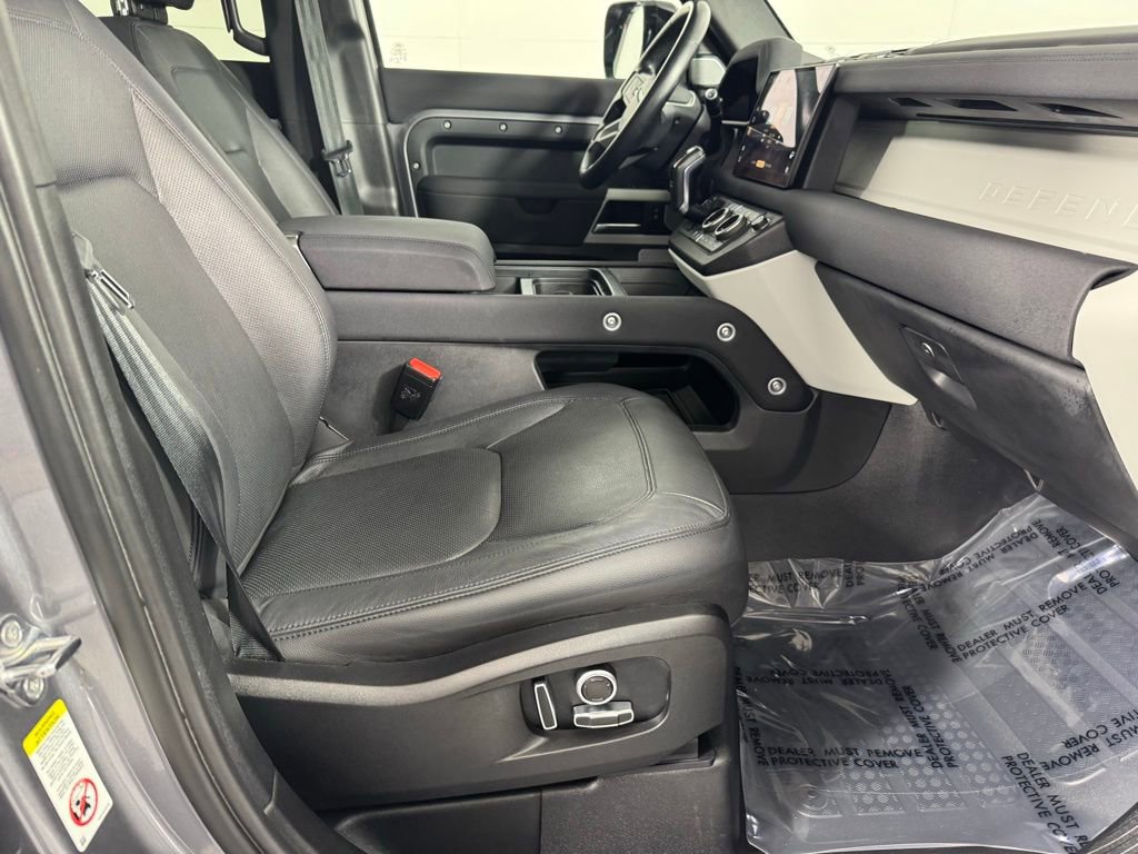 Used 2023 Land Rover Defender 130 S image 29
