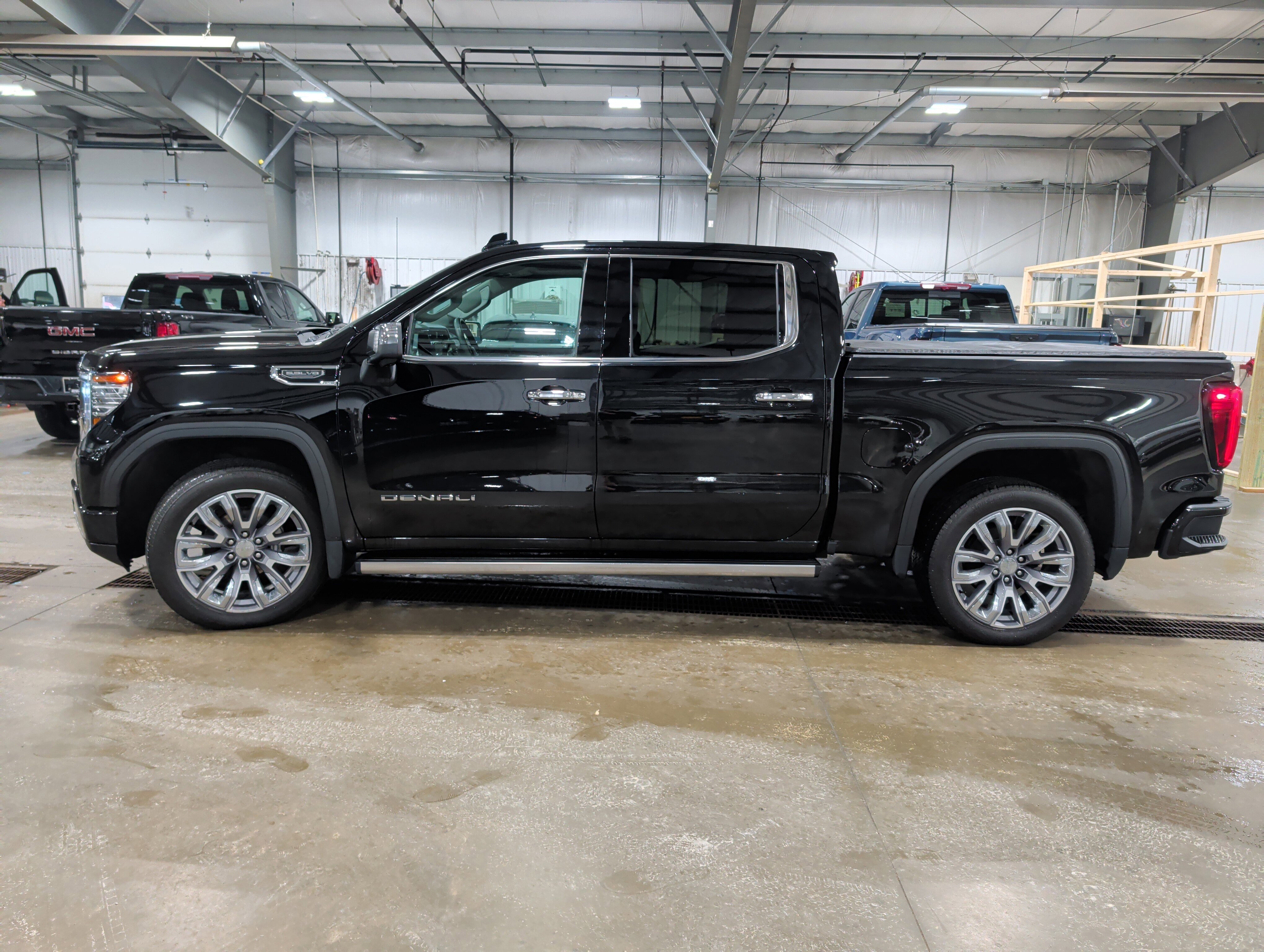 Used 2023 GMC Sierra 1500 Denali w/ Denali Reserve Package AWD/4WD image 5