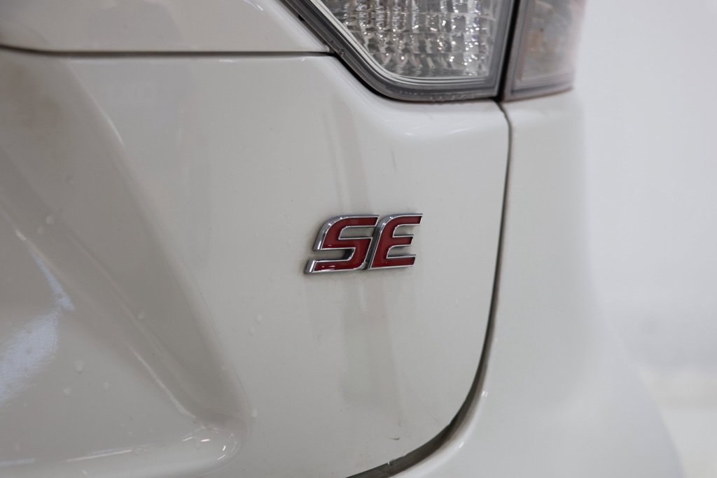 Used 2022 Toyota Corolla SE w/ SE Premium Package FWD image 11