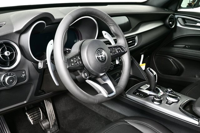 New 2025 Alfa Romeo Stelvio Sprint w/ Convenience Package image 5