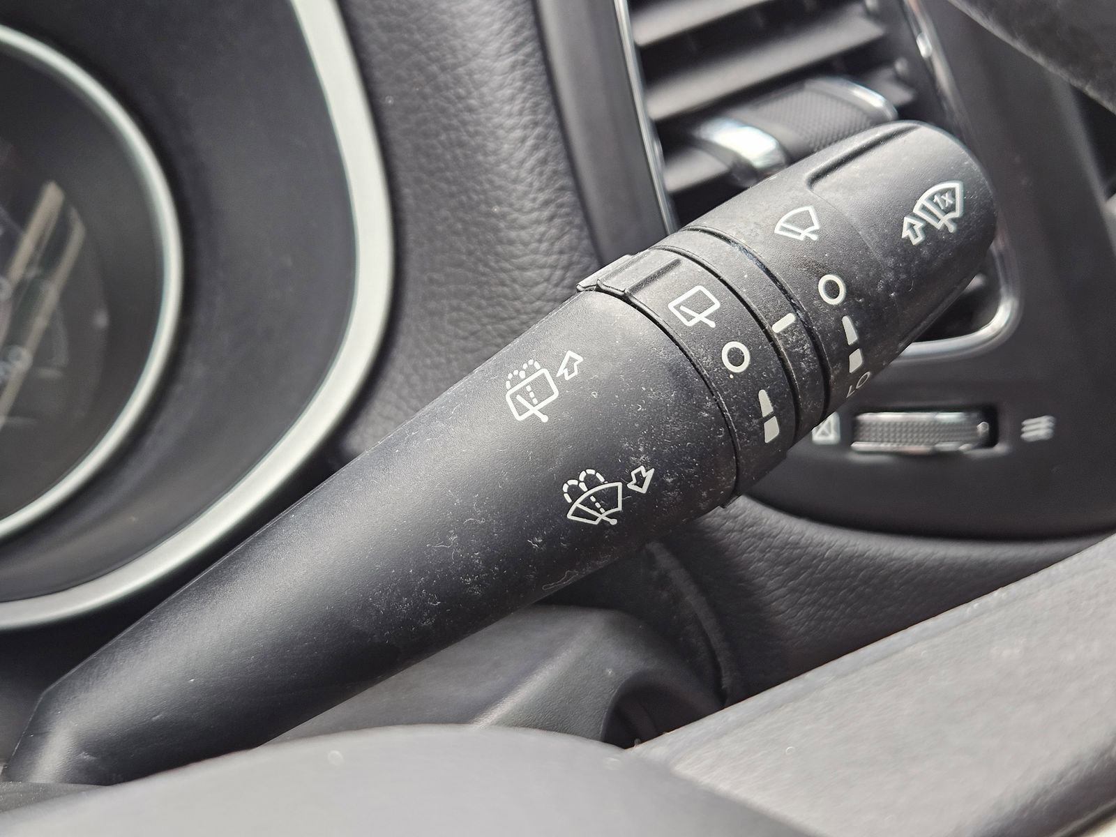 Used 2019 Jeep Compass Sport w/ Tech Group FWD image 29