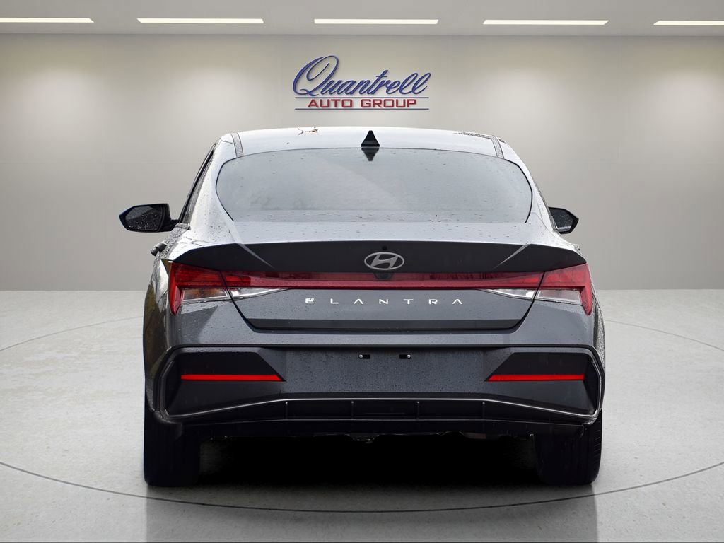 Used 2024 Hyundai Elantra SEL w/ Convenience Package image 5
