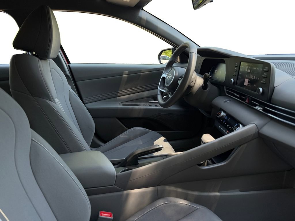 Used 2025 Hyundai Elantra Sport FWD image 15