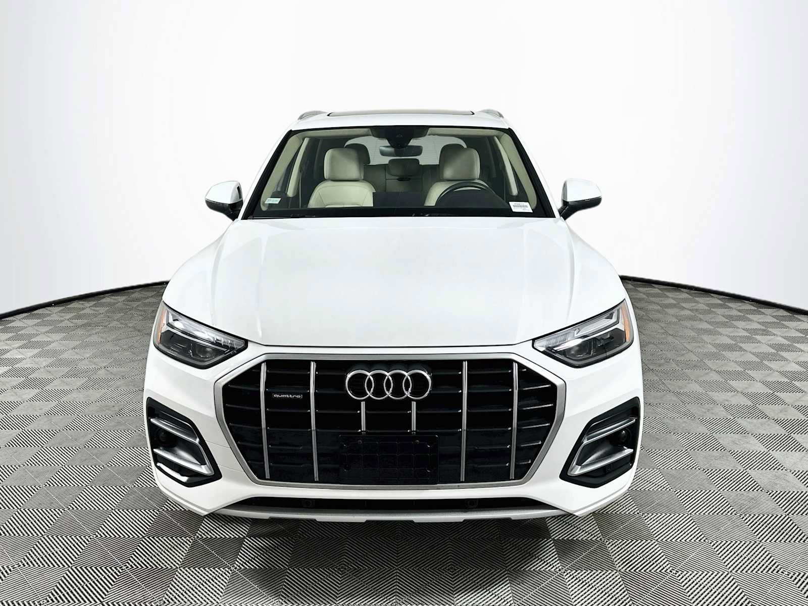 Certified 2023 Audi Q5 2.0T Premium w/ Convenience Package AWD/4WD image 2